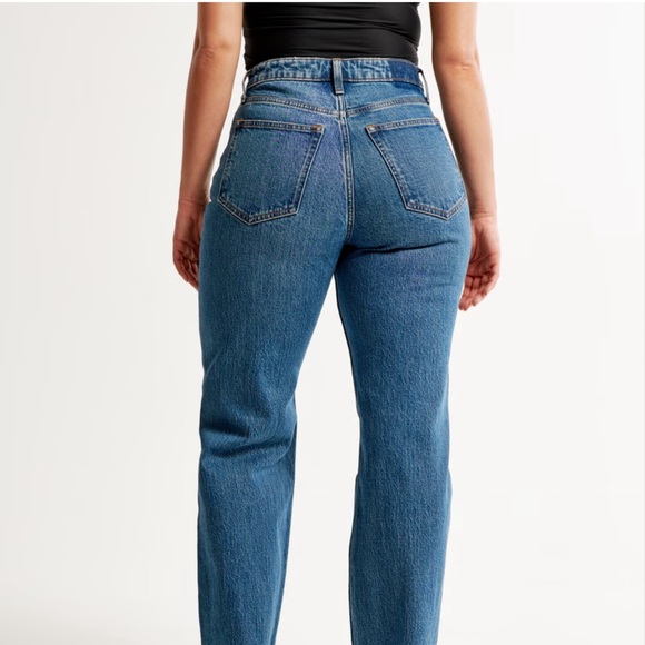 Abercrombie Curve Love High Rise 90s Relaxed Jean - Picture 2 of 5
